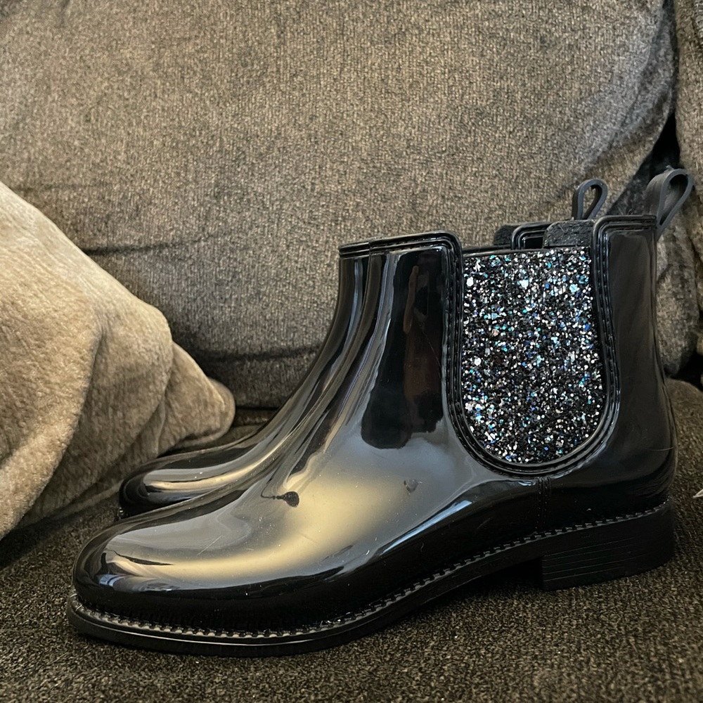 Black and glitter rain boots
